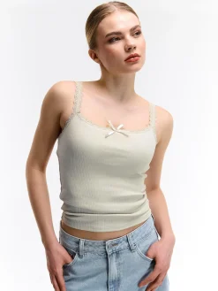 GATE Bokserka z żebrowanej dzianiny z koronką| Koszulki I Topy·Podkoszulki ☀️