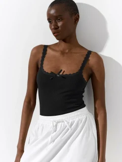 GATE Bokserka z żebrowanej dzianiny z koronką| Koszulki I Topy·Podkoszulki ☀️