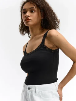 GATE Bokserka z żebrowanej dzianiny z koronką| Koszulki I Topy·Podkoszulki ☀️