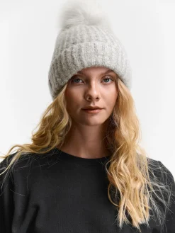 GATE Dzianinowy beret z pomponem| Akcesoria·Czapki|Kategorie·Czapki ☀️