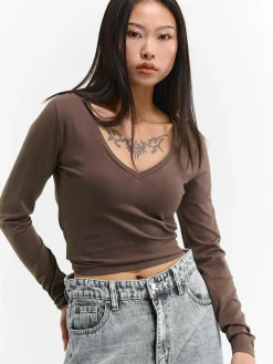 GATE Elastyczna koszulka z dekoltem w kształcie litery V| Koszulki I Topy·Koszulki|Koszulki I Topy·Crop Top ☀️