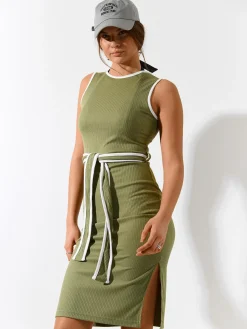 GATE Elastyczna sukienka z paskiem| Kategorie·Sukienki