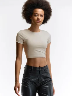 GATE Gładka koszulka o krótkim kroju| Koszulki I Topy·Koszulki|Koszulki I Topy·Crop Top ☀️