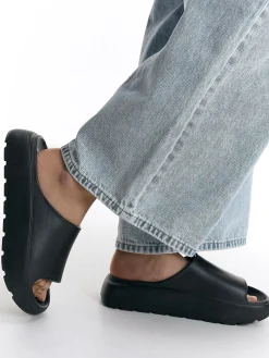 GATE Gumowe klapki na platformie| Buty