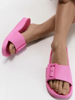 GATE Gumowe klapki z klamrą| Buty