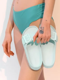 GATE Gumowe klapki z klamrą na platformie| Buty