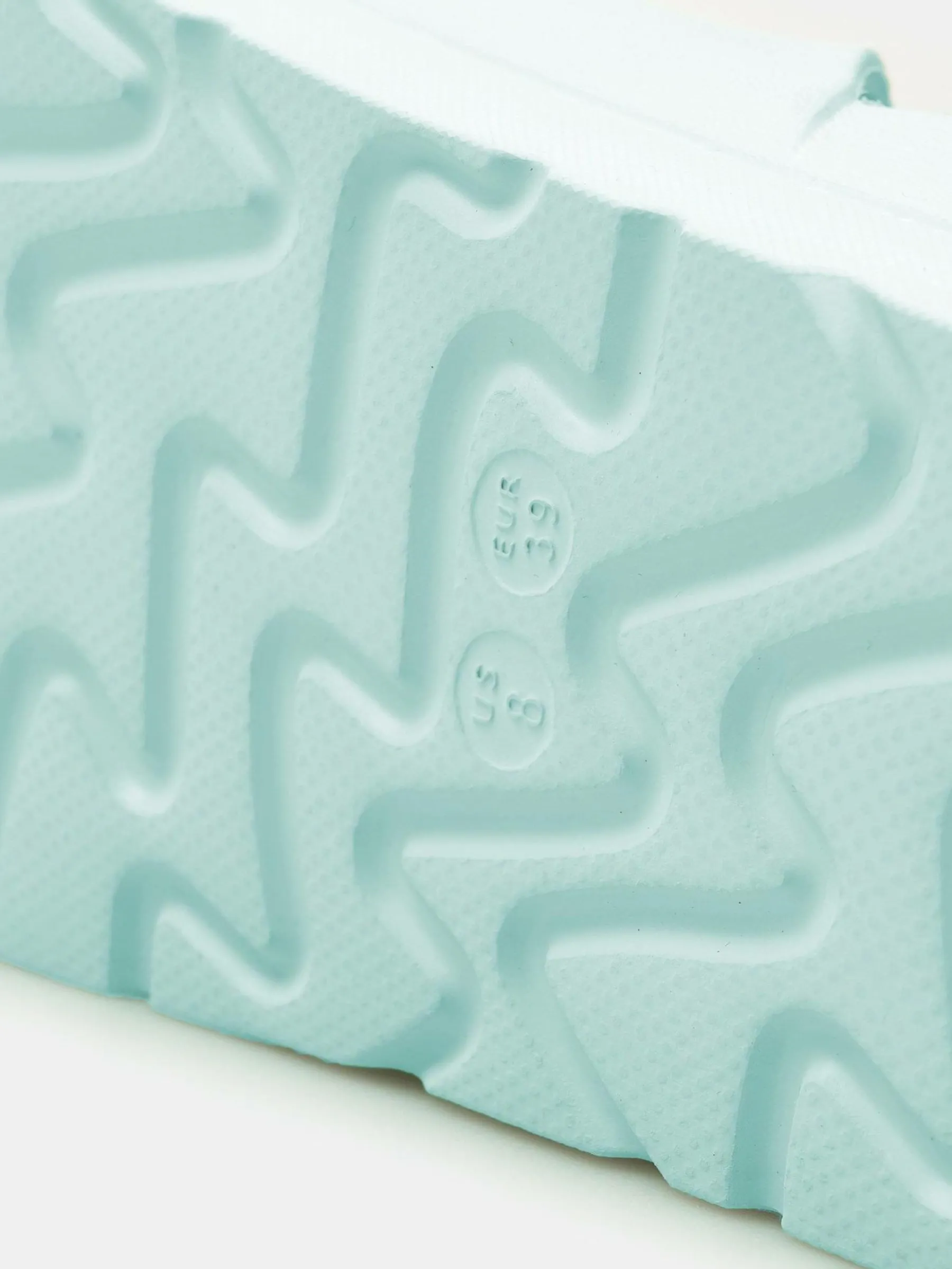 GATE Gumowe klapki z klamrą na platformie| Buty