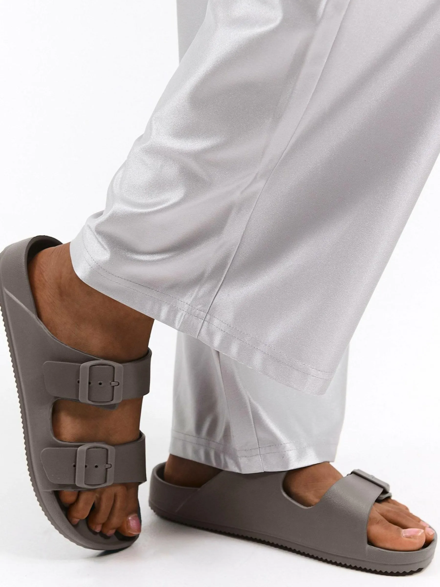 GATE Gumowe klapki z podwójną klamrą| Buty