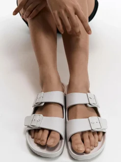 GATE Gumowe klapki z podwójną klamrą| Buty