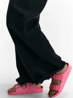 GATE Gumowe klapki z podwójną klamrą| Buty