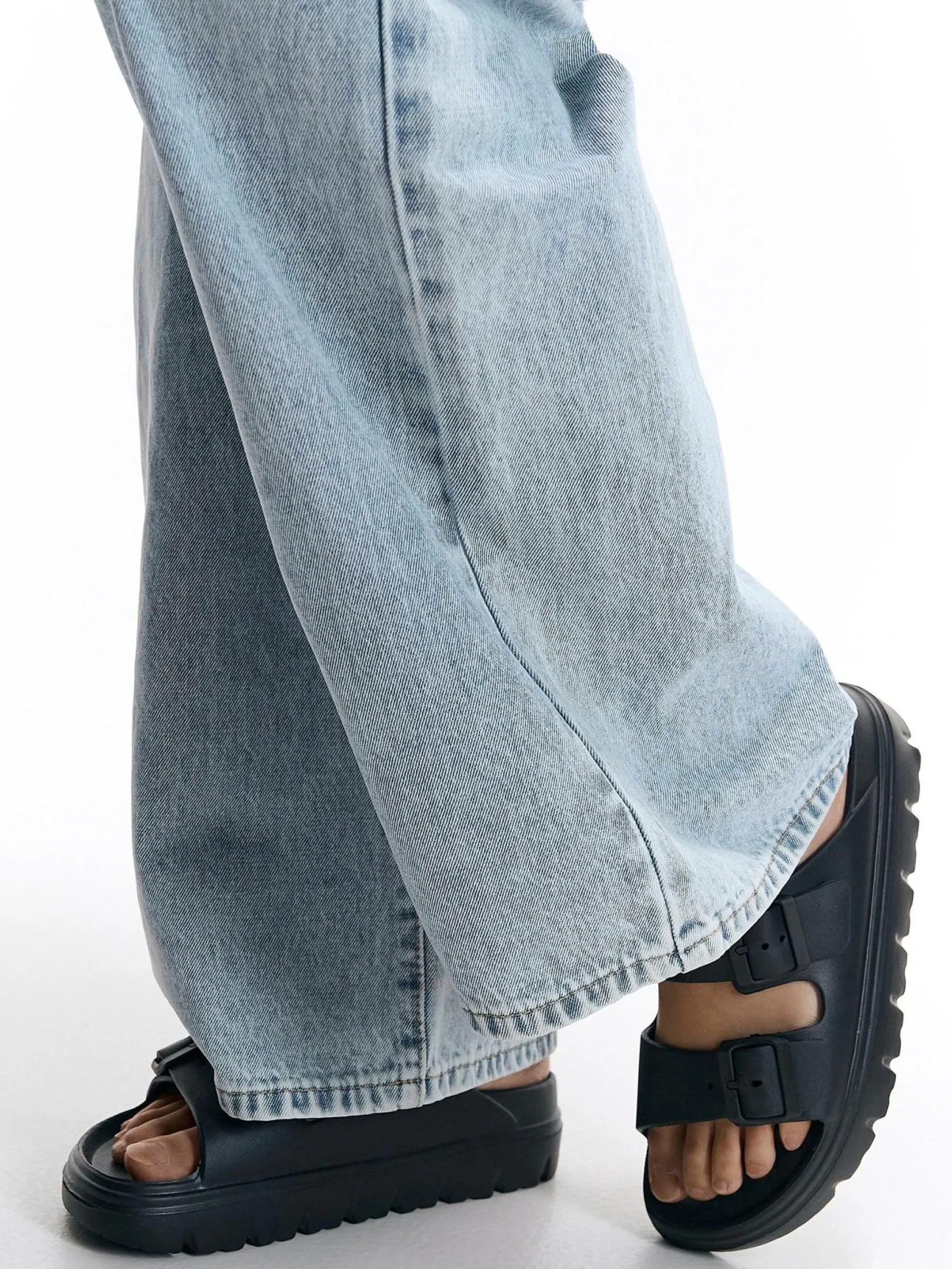 GATE Gumowe klapki z podwójną klamrą| Buty