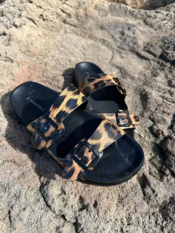 GATE Kapcie z podwójną klamrą w panterkę| Buty