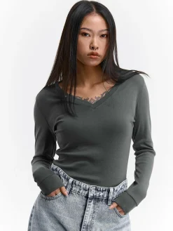 GATE Klasyczna koszulka z dekoltem w serek| Koszulki I Topy·Koszulki