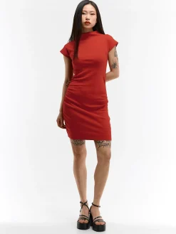 GATE Krótka dopasowana sukienka| Kategorie·Sukienki