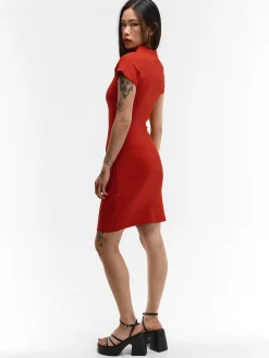 GATE Krótka dopasowana sukienka| Kategorie·Sukienki