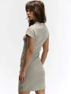 GATE Krótka dopasowana sukienka| Kategorie·Sukienki