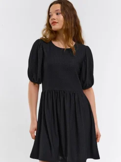 GATE Krótka sukienka z bufiastymi rękawami| Kategorie·Sukienki