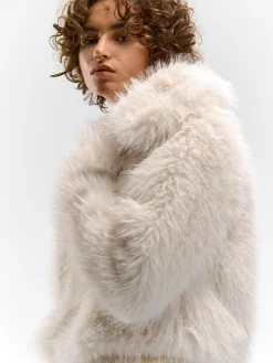 GATE Krótki płaszcz wykonany z imitacji futra| Kurtki I Płaszcze·Płaszcze