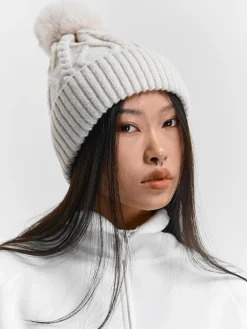 GATE Pleciona czapka z pomponem| Akcesoria·Czapki|Kategorie·Czapki ☀️