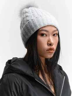 GATE Pleciona czapka z pomponem| Akcesoria·Czapki|Kategorie·Czapki ☀️