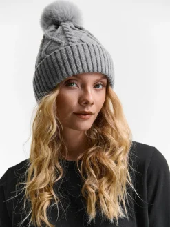 GATE Pleciona czapka z pomponem| Akcesoria·Czapki|Kategorie·Czapki ☀️